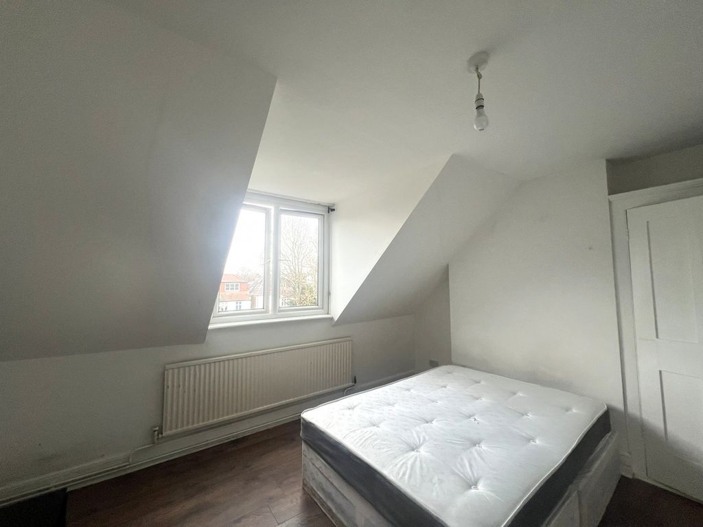 Property photo 1 of 5 Studio Flat To Rent In Streatham