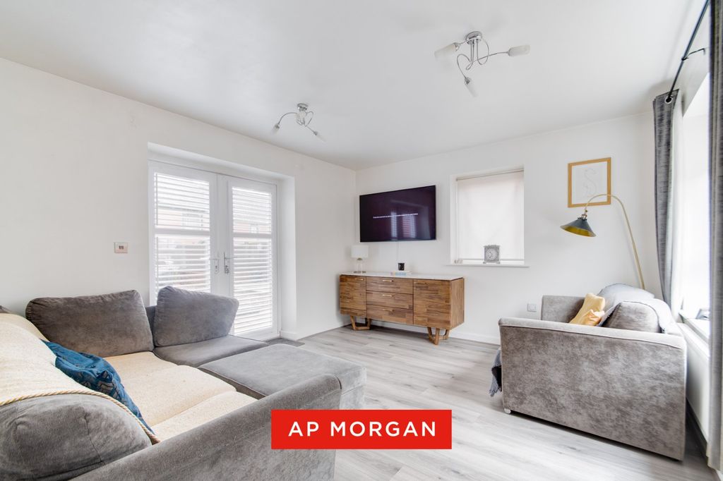 Property photo 3 of 15 Picture No. 10