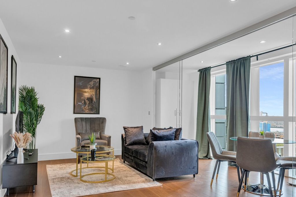 Property photo 1 of 16 Living Room