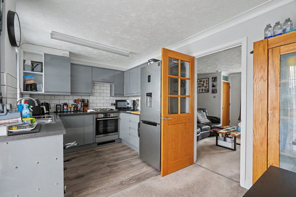 Property photo 3 of 24