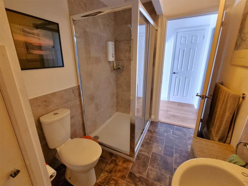 Property photo 3 of 12 Bathroom.Jpg