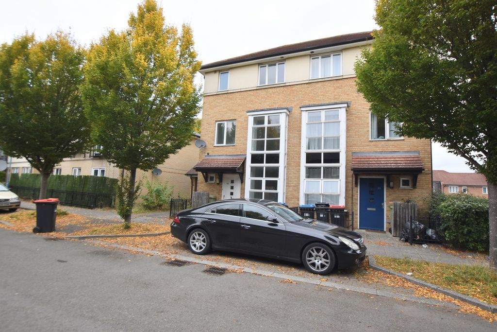 Property photo 1 of 16 36 Radstock Crescent Front 2