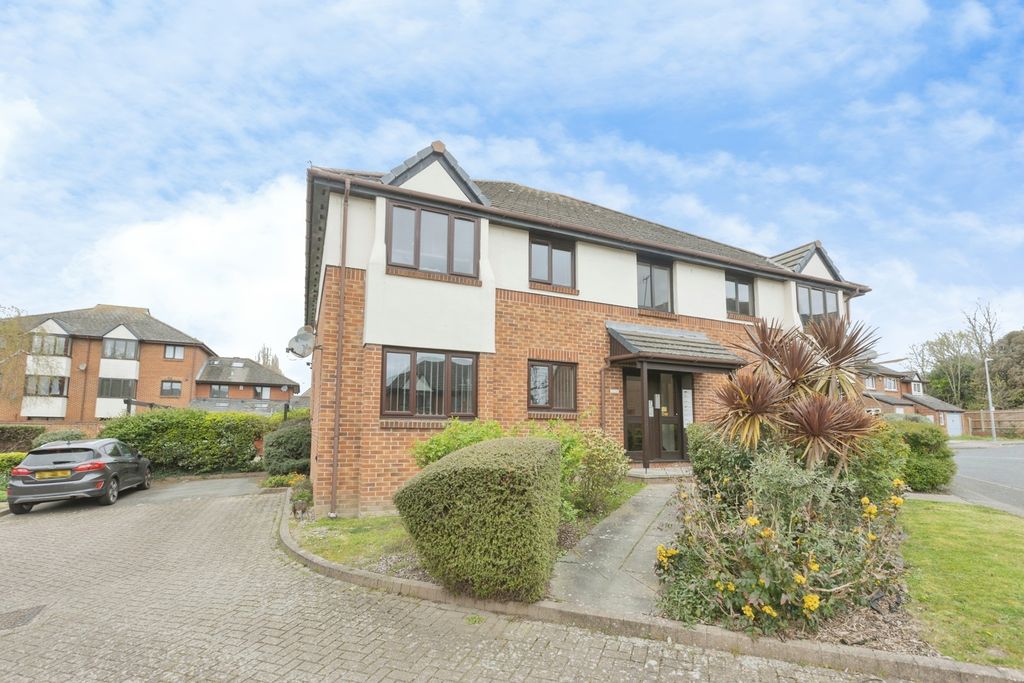 Property photo 2 of 9 Front