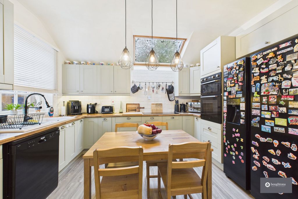 Property photo 2 of 26