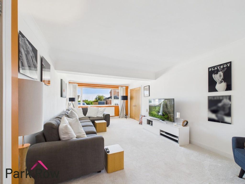 Property photo 2 of 27