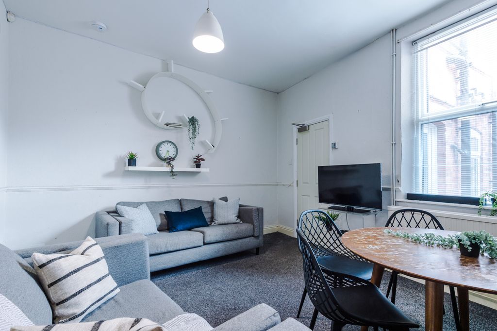 Property photo 1 of 12 Photo 0