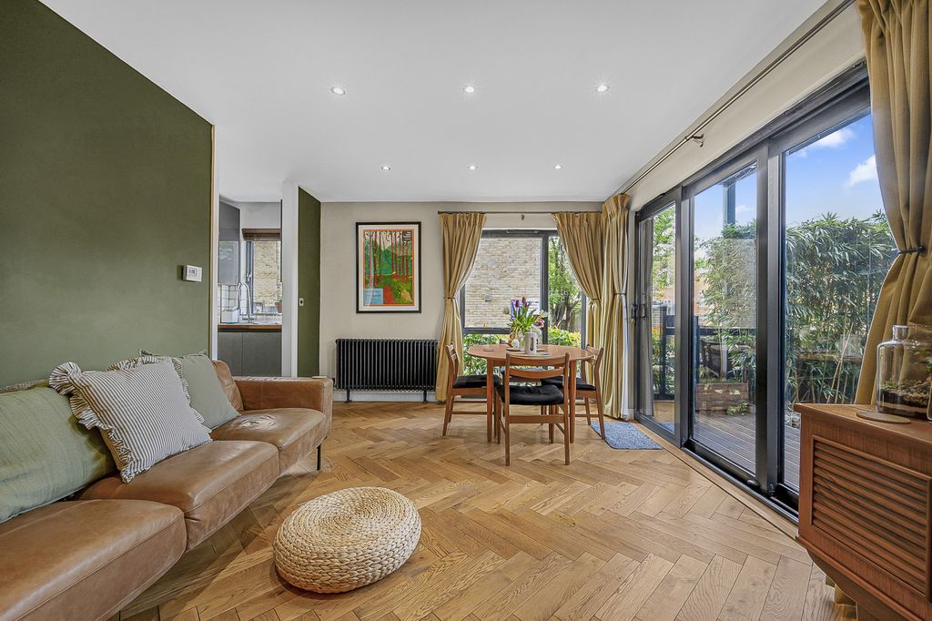 Property photo 3 of 11