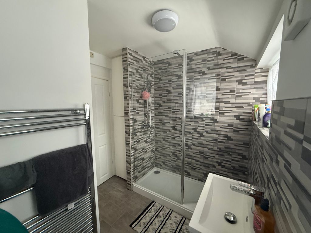 Property photo 3 of 7 Bathroom