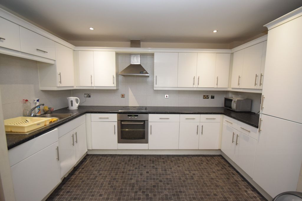 Property photo 2 of 8 Kitchen