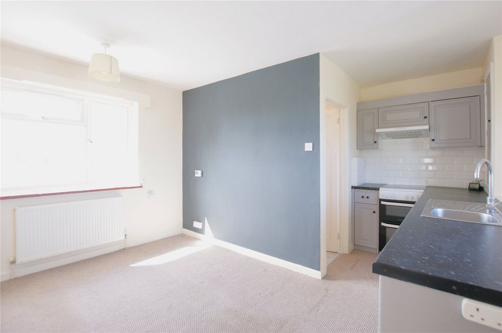 Property photo 2 of 6 Picture No. 11