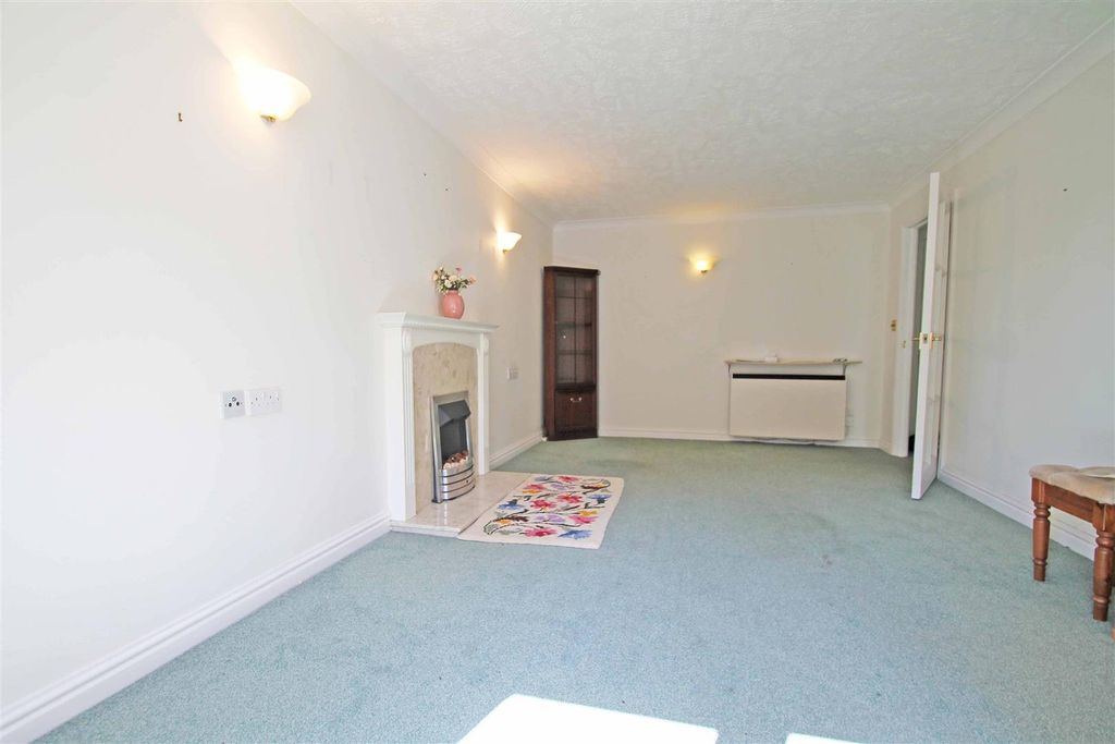 Property photo 3 of 11 Sitting/Dining Room