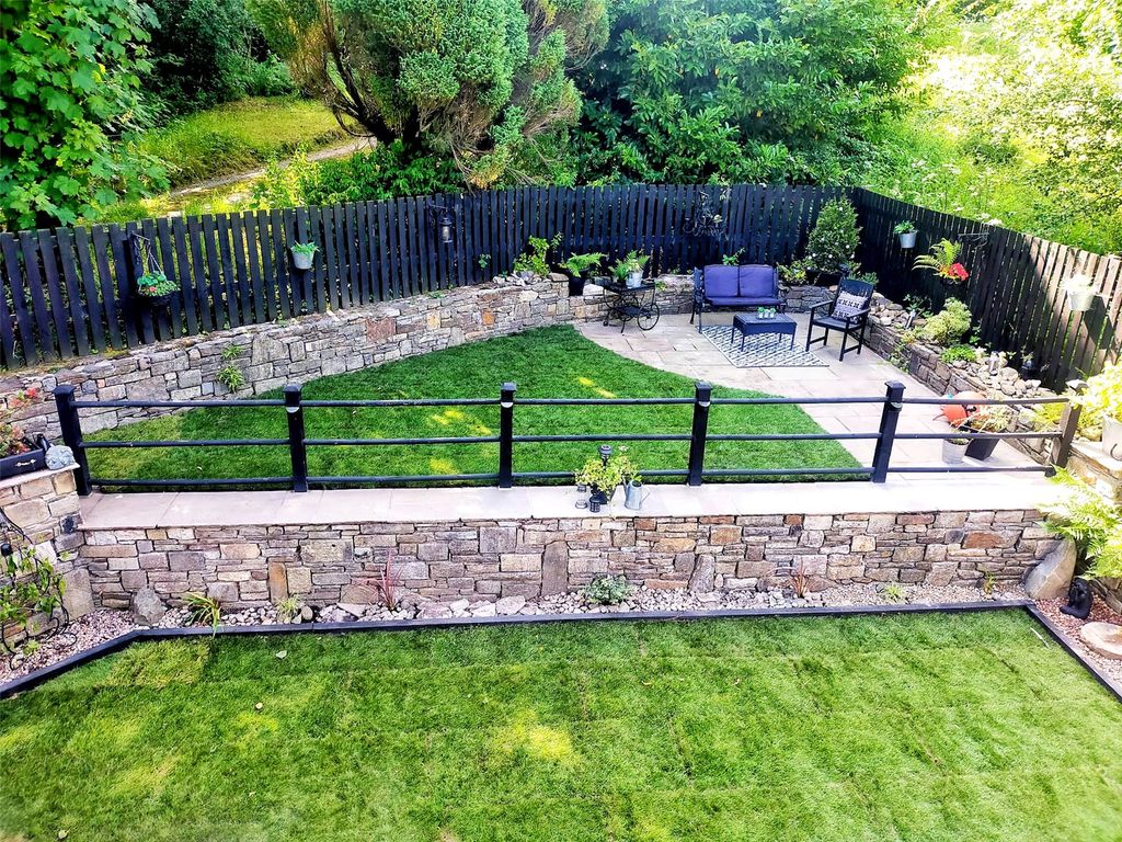 Property photo 3 of 40 Private Gardens