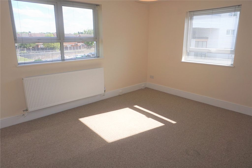 Property photo 2 of 10 Picture No. 12