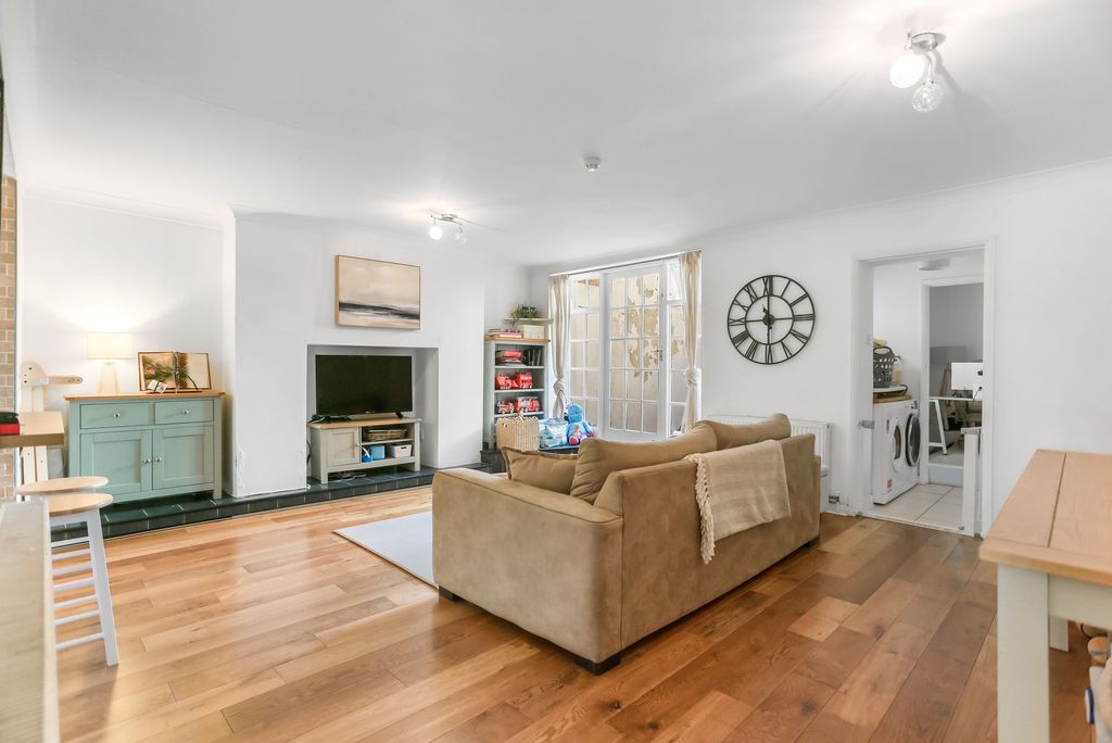 Property photo 2 of 18