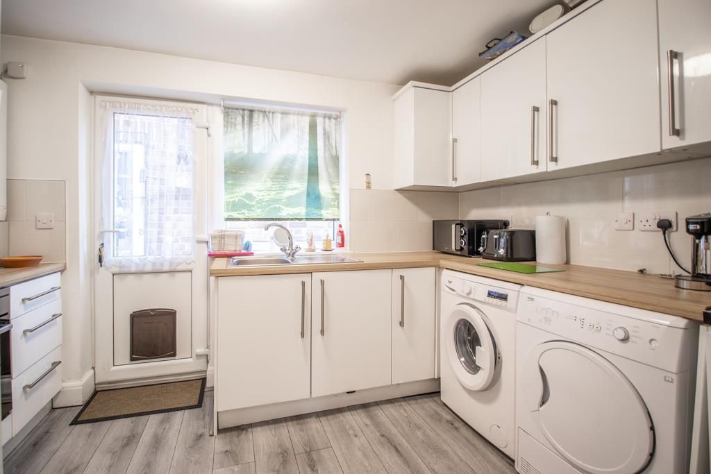 Property photo 2 of 6 Kitchen