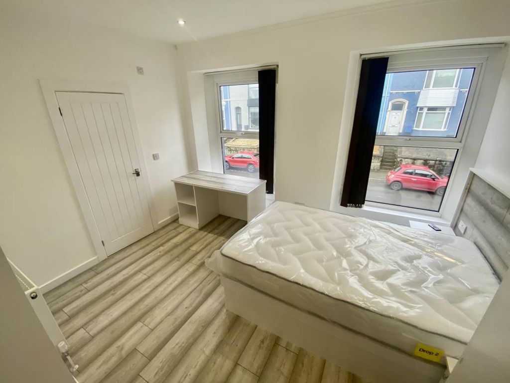 Property photo 2 of 15 Img_2476