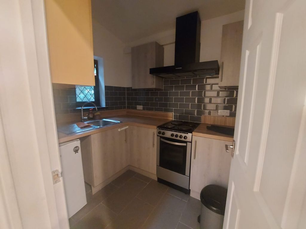 Property photo 1 of 6 2 Bed Part Furnished Semi Detached House