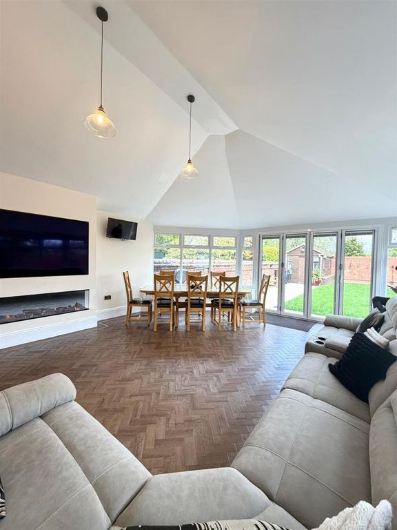 Additional image 5 of 6 bed property for saleMoorside North, Newcastle Upon Tyne NE4