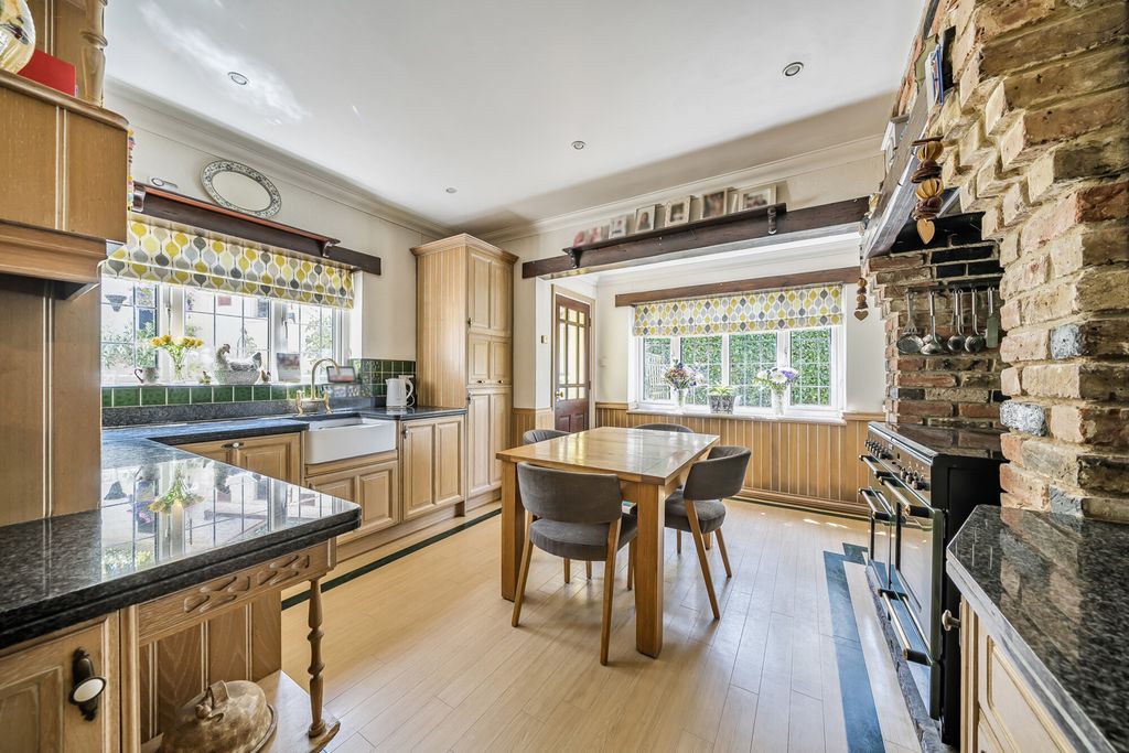 Property photo 2 of 20 Dining