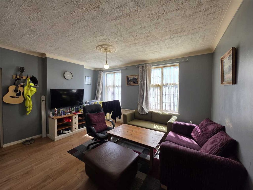 Property photo 2 of 6