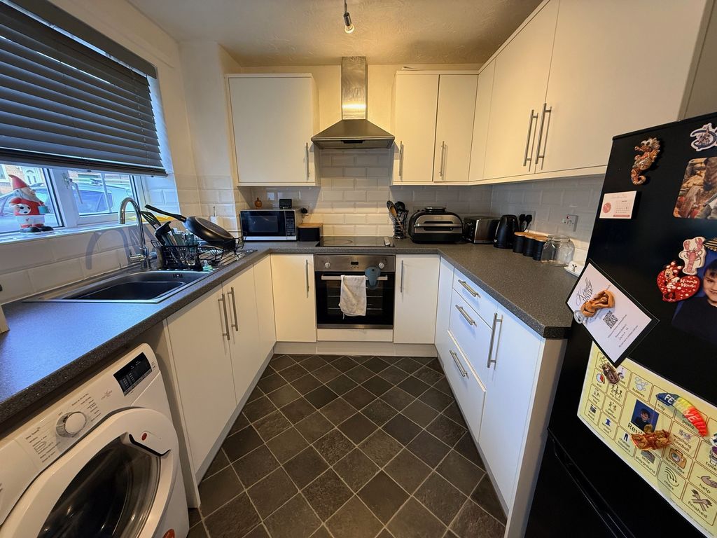 Property photo 2 of 8 Kitchen