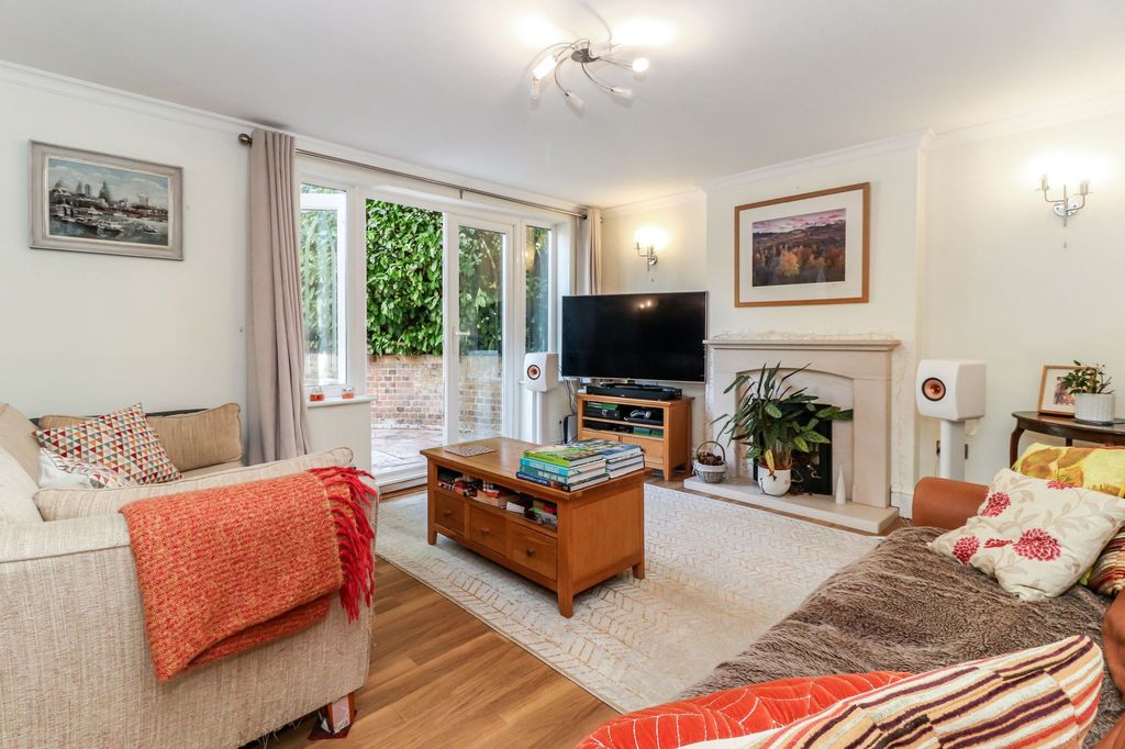 Property photo 2 of 31