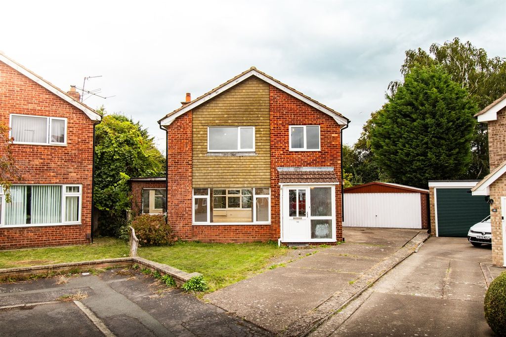 Property photo 1 of 39 Burbage Close