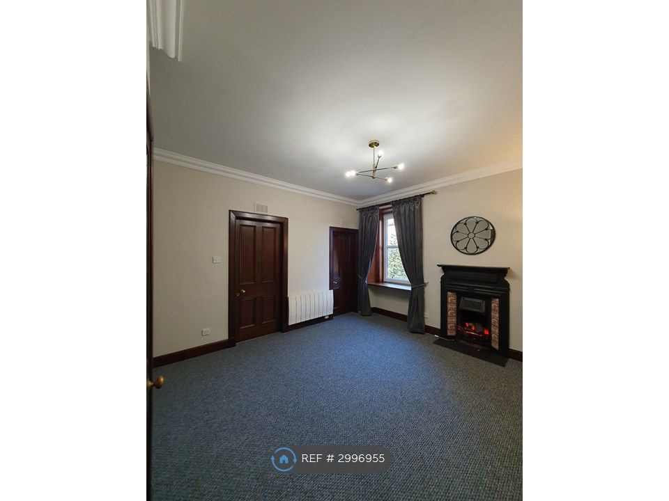 Property photo 3 of 14 Lounge