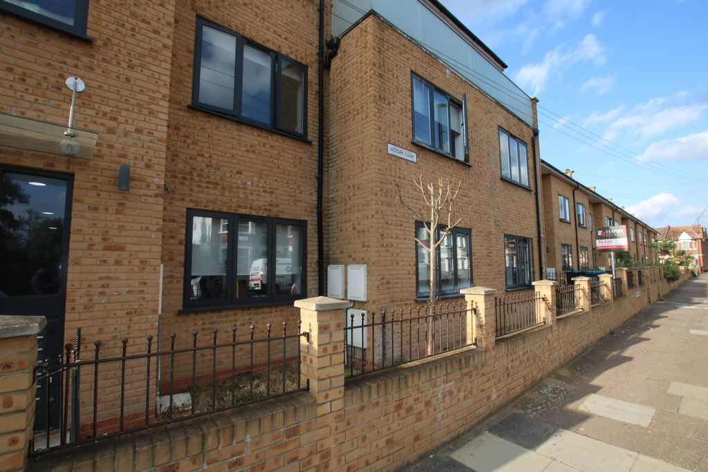 Property photo 2 of 25
