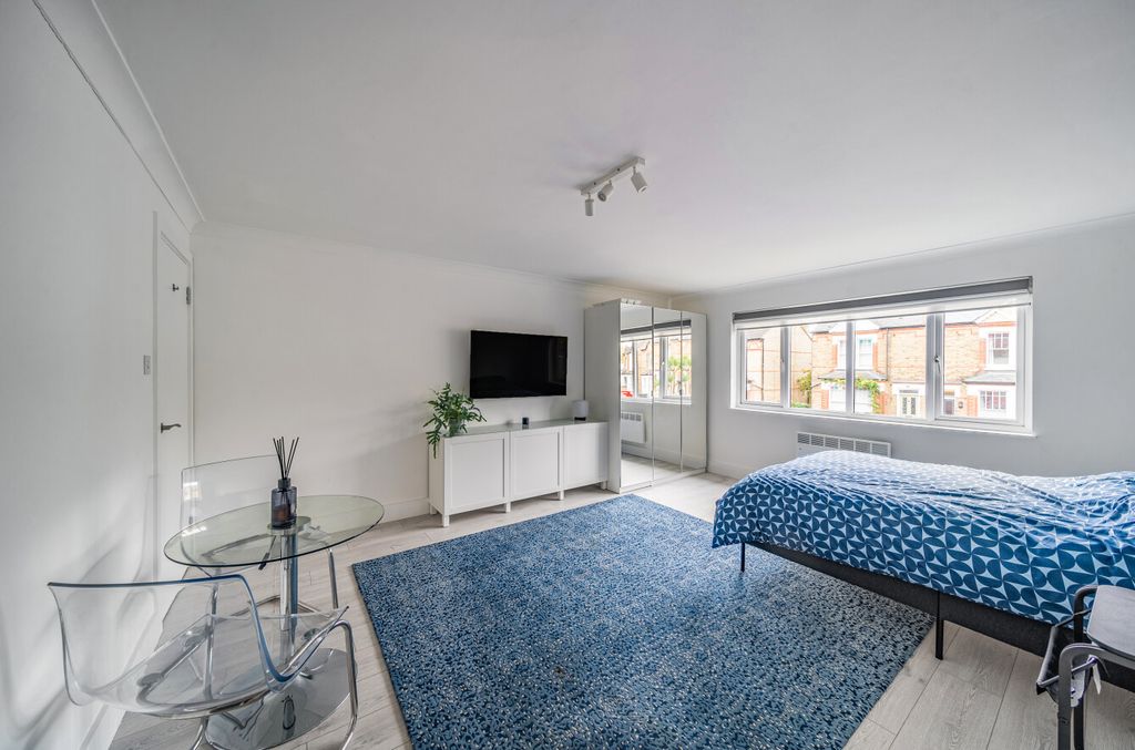 Property photo 2 of 20 1361100-1-68F2104...