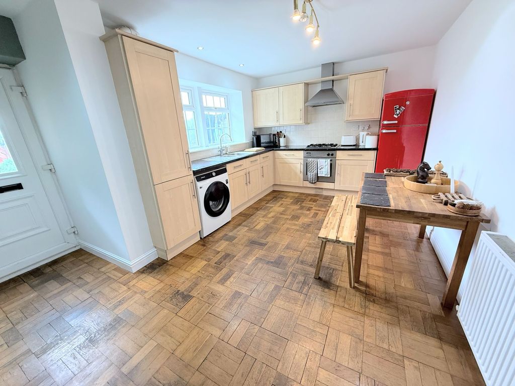 Property photo 3 of 35