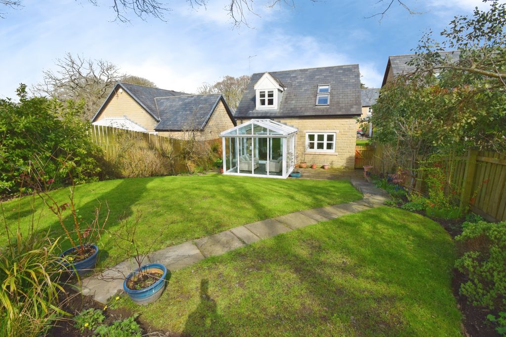 Property photo 1 of 17 cc1Ab495-Garden 202