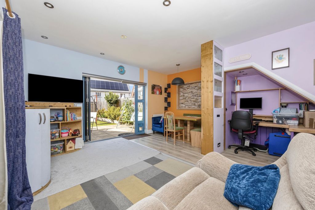 Property photo 3 of 19