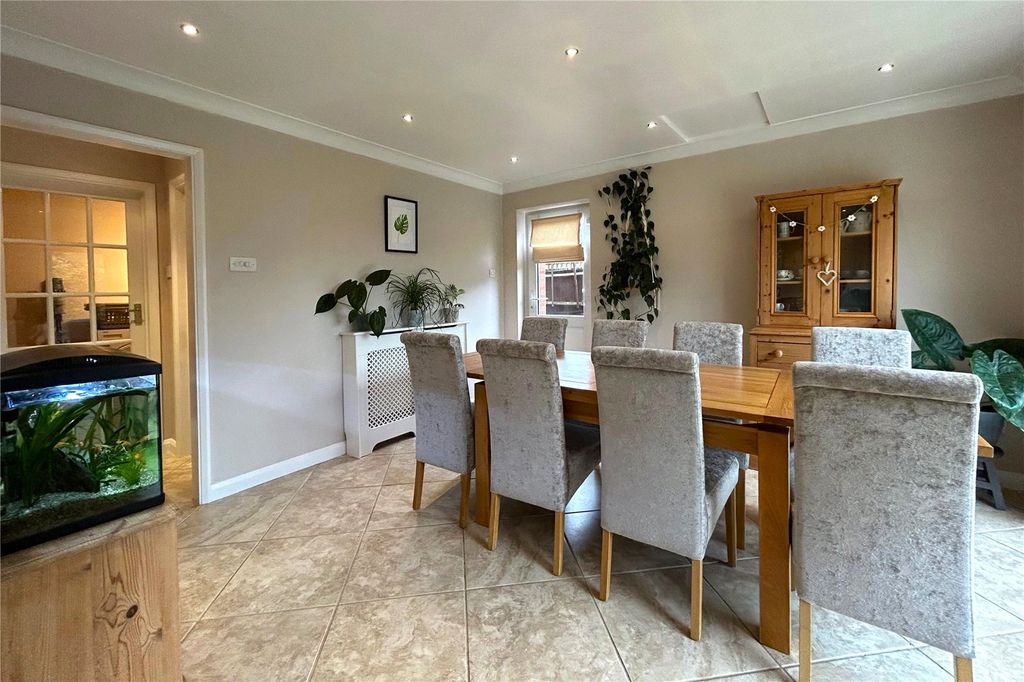 Property photo 3 of 23 Picture No. 12