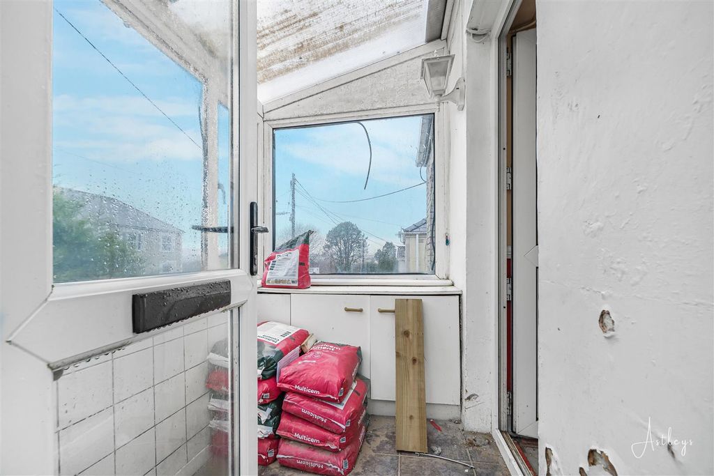 Property photo 2 of 15 Entrance Porch