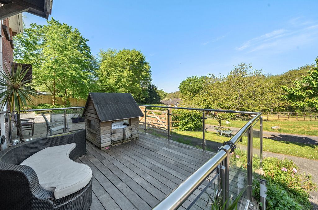 Property photo 2 of 22 1451616-33-69Ef5c...