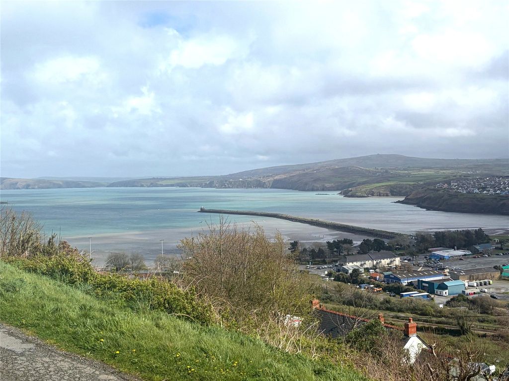 Property photo 3 of 27 Picture No. 02