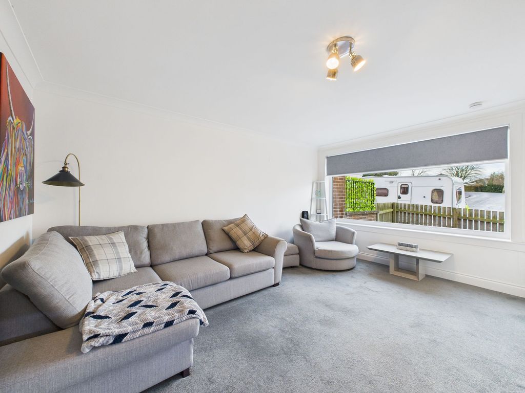 Property photo 2 of 11 Lounge