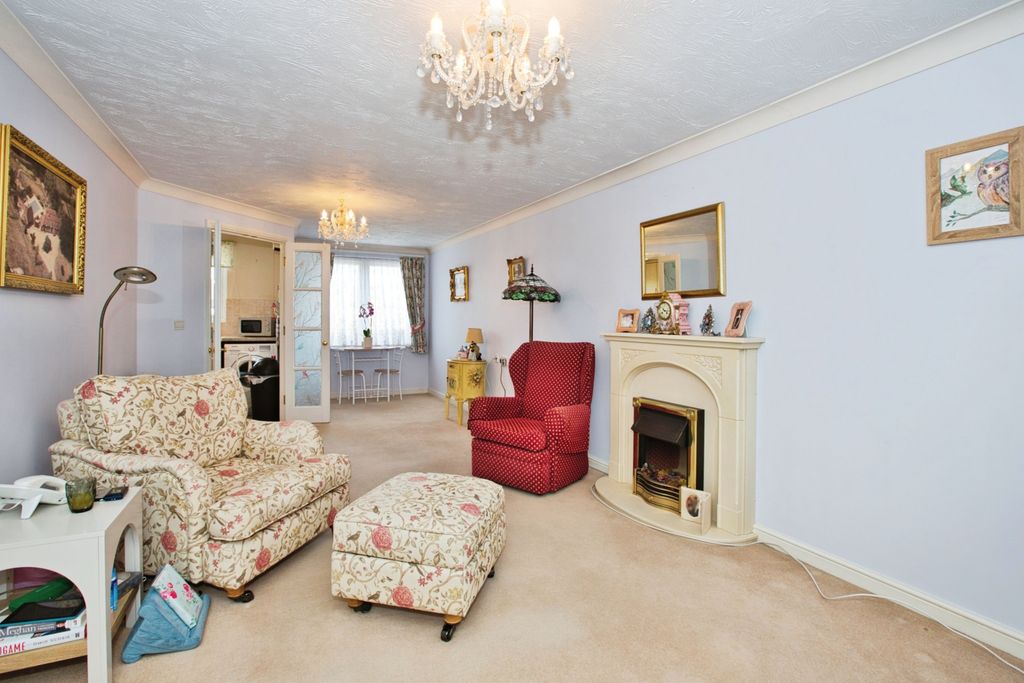 Property photo 3 of 11 Lounge