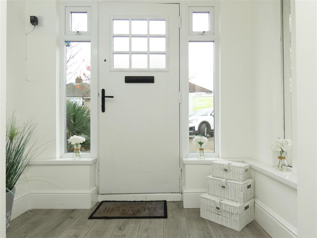 Property photo 3 of 29 Entrance Porch