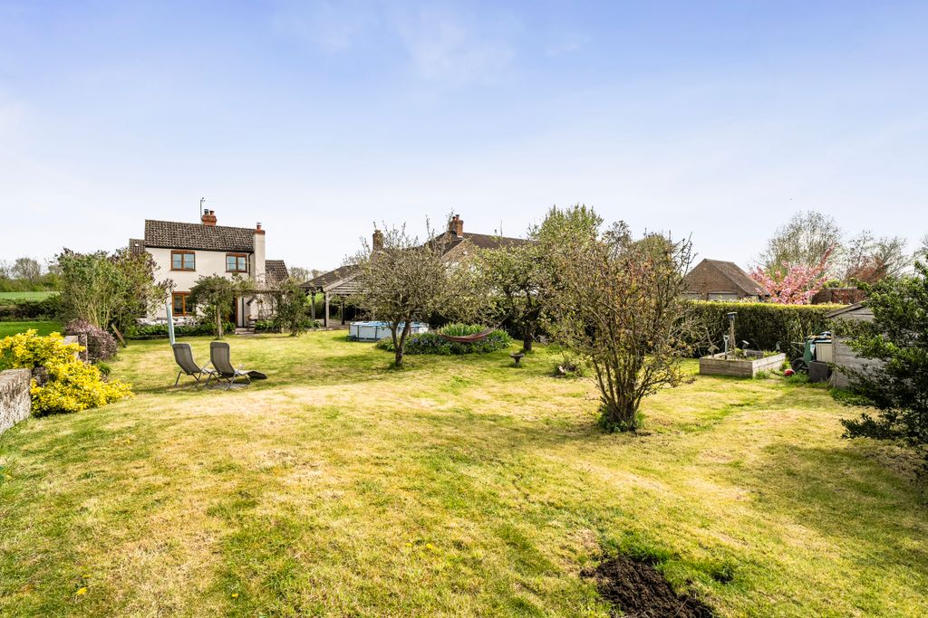 Property photo 3 of 28