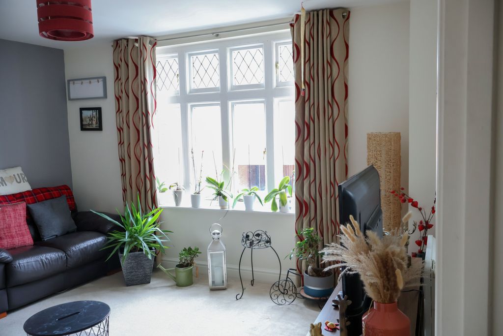 Property photo 2 of 17