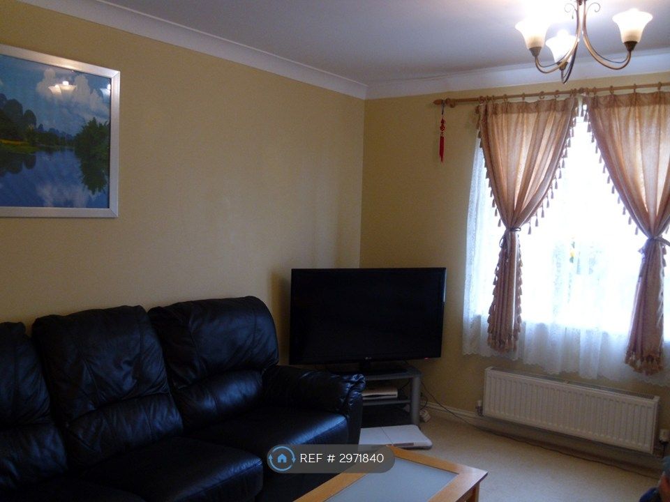Property photo 3 of 9 Living Room