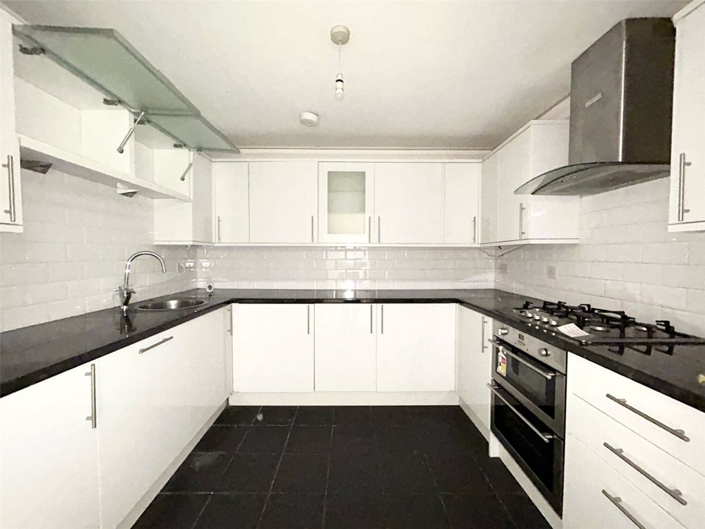 Property photo 3 of 12 Kitchen