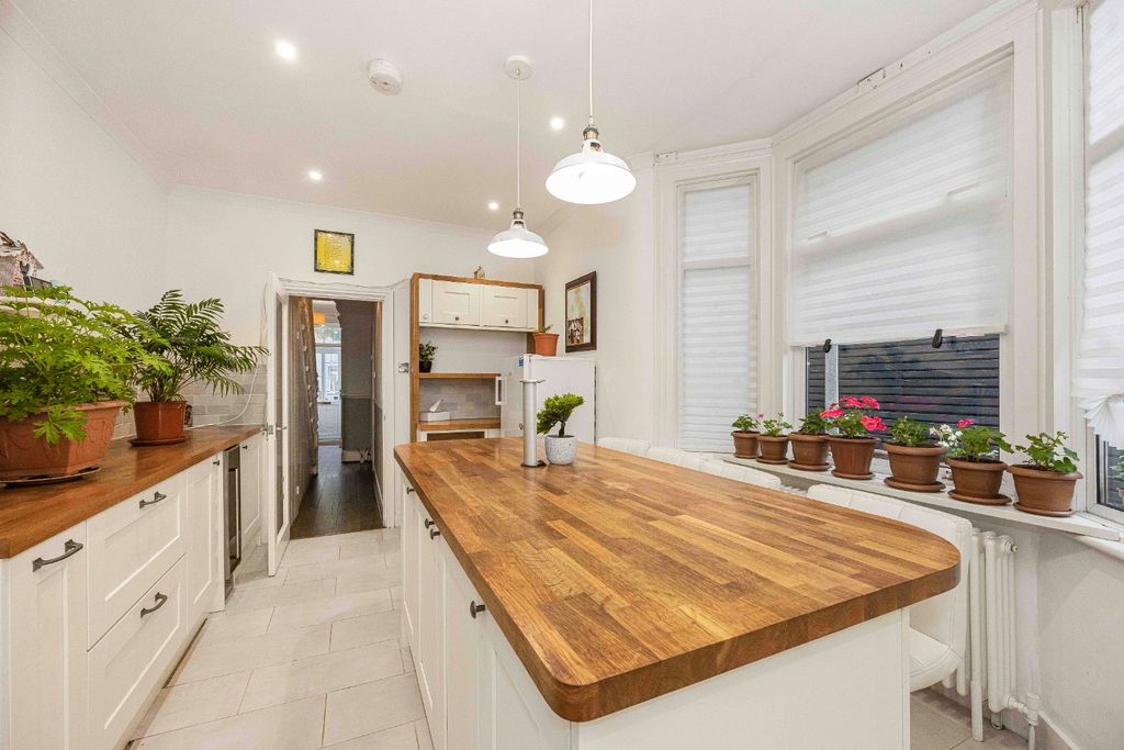 Property photo 3 of 20 4537794