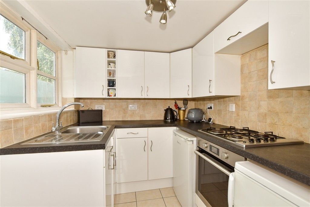 Property photo 3 of 11 Kitchen