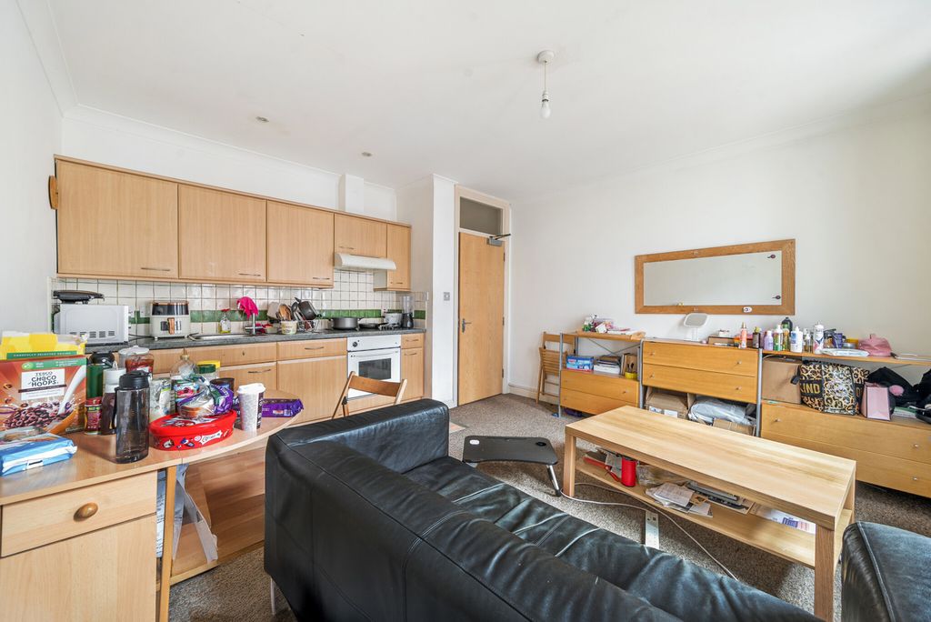 Property photo 3 of 11 1407883-11-698c69...