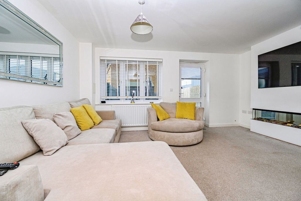 Property photo 3 of 17 Pbox-Img.Jpg