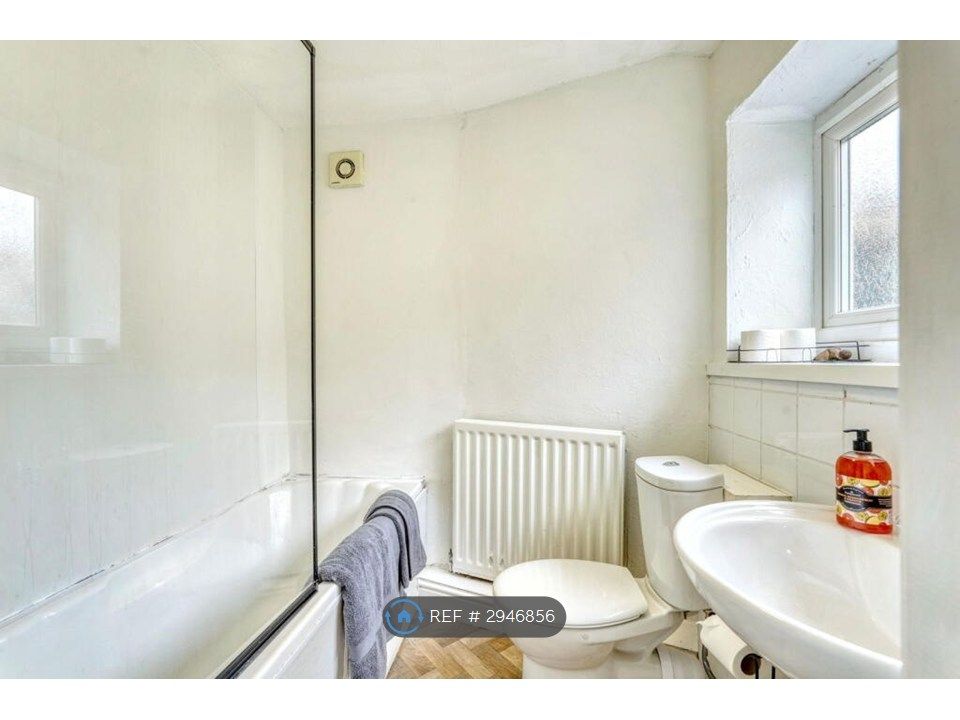 Property photo 3 of 8 Bathroom
