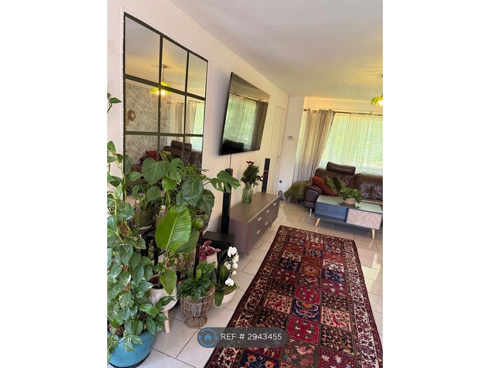 Property photo 2 of 14 Livingroom 2